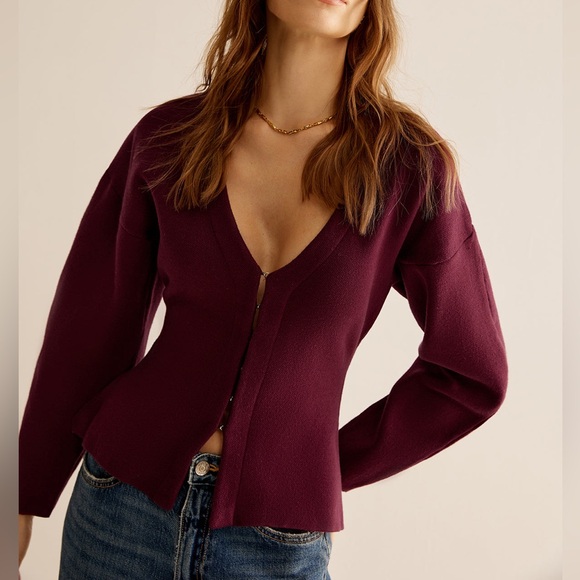 Burgundy / maroon hook closure knit sweater material cardigan - Picture 8 of 11